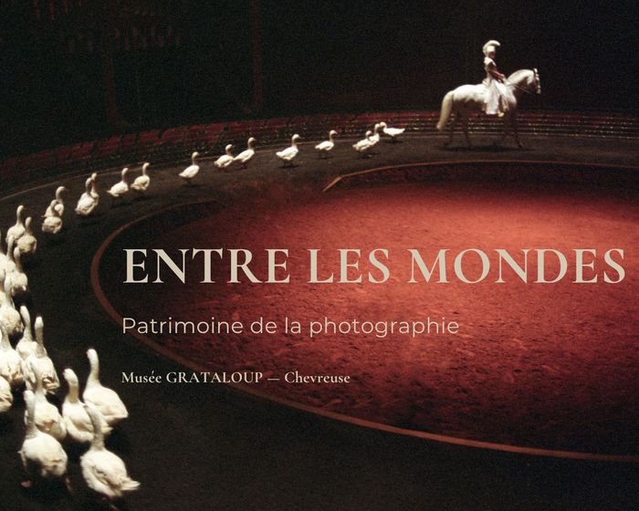 Affiche — Entre les Mondes – Patrimoine de la photographie et immersion artistique