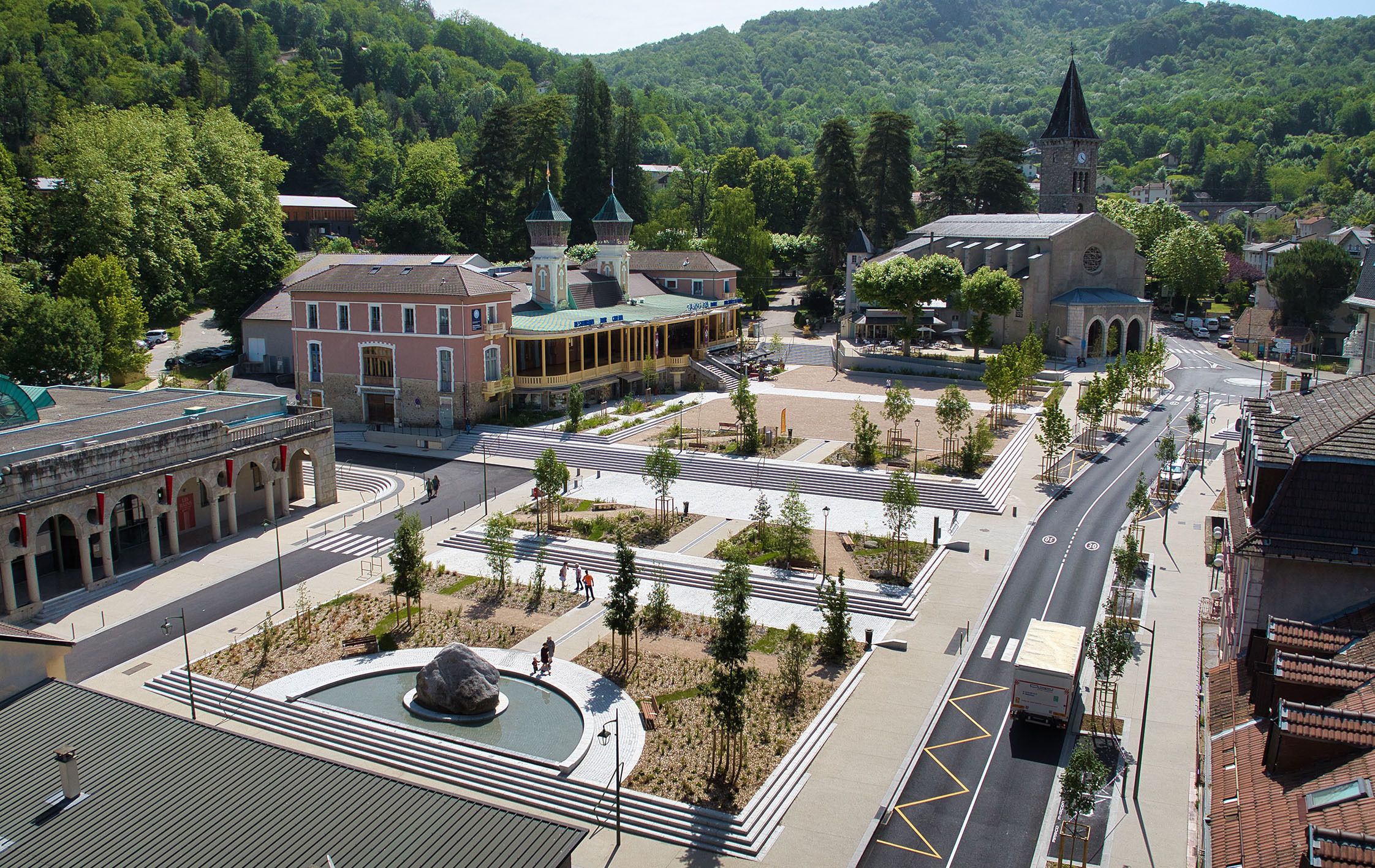 Visite de la place du Casino d'Ax-les-Thermes