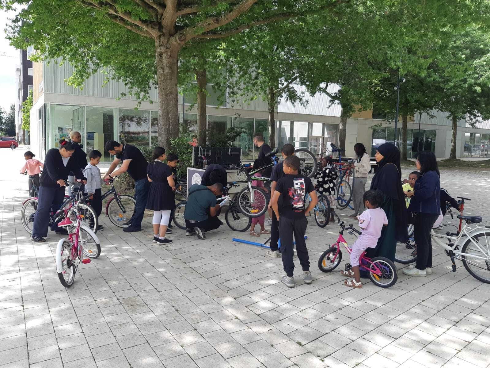 Venez réparer ou entretenir votre vélo gratuitement avec l'accompagnement d'un.e animateur.ice-technicien.ne diplômé.e