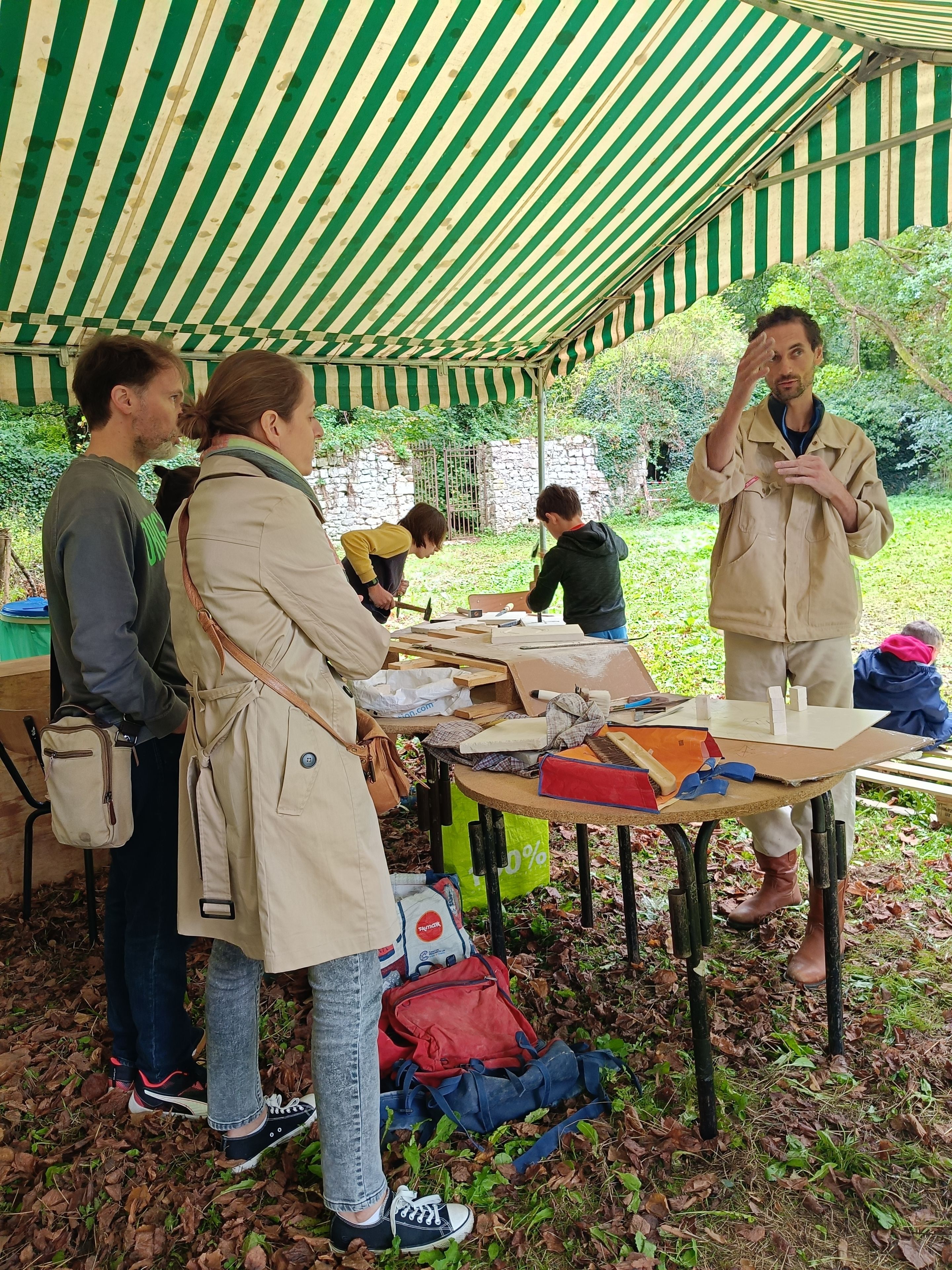 Atelier ce charpentier, atelier de stuc pierre, atelier de taille de pierre