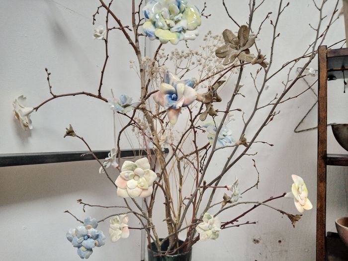 Atelier fleurs en porcelaine