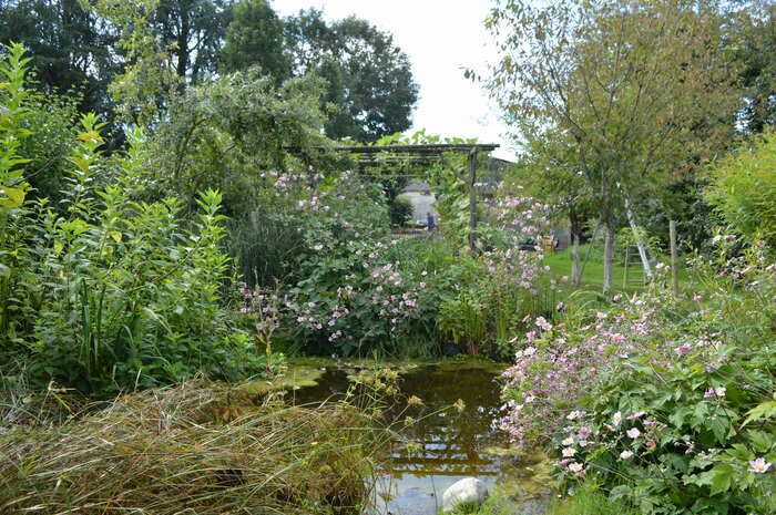 "Ausflug in den Garten: dem Wind lauschen, die Erde kitzeln, die Früchte probieren und die Empfindungen genießen!"