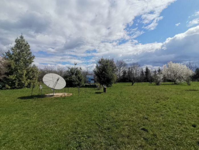 NACHMITTAGSPROGRAMM Wir haben Aktivitäten für Besucher vorbereitet, um den Garten mit ihren 5 Sinnen zu erkunden. HÖREN - wir werden eine interessante Geschichte über die Schaffung dieses Gartens hör…