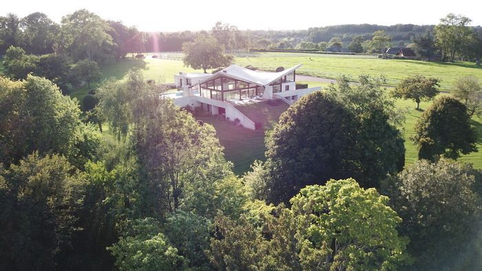 Visite des abords de la villa Marcel Breuer