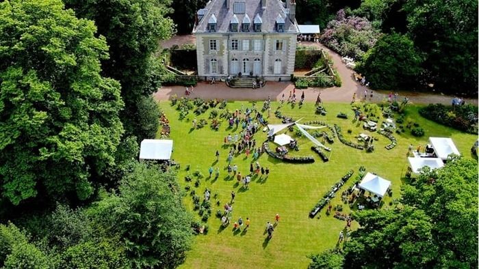 Besuchen Sie den denkmalgeschützten Garten von Conteval beim Pflanzenfest: Baumschulen, freie oder geführte Besichtigung des Parks, Animation für Kinder, regionale Produkte, Gartentrödel...