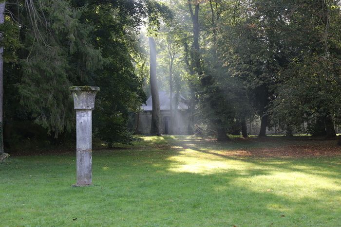 Entdecken Sie den Schlosspark von Cercamp (33 Hektar), der als historisches Denkmal eingestuft ist. Bei einem freien Besuch können Sie durch die Gassen schlendern und die lokale Flora und Fauna entdec