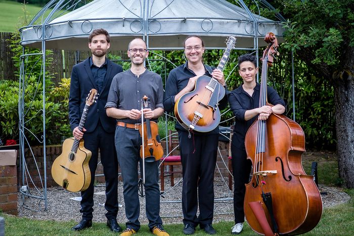 Das Würzburger Ensemble "Inswingtief" ist im Wildbad zu Gast und begeistert mit einem Mix aus Weltmusik, Swing, Bossa Nova, Gypsy Jazz und Blues.