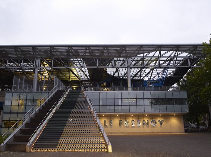 En compagnie d'un.e guide, découvrez Le Fresnoy – Studio national des arts contemporains : explorez le bâtiment à l’architecture surprenante, plongez dans l'envers du décor de la création contemporai…