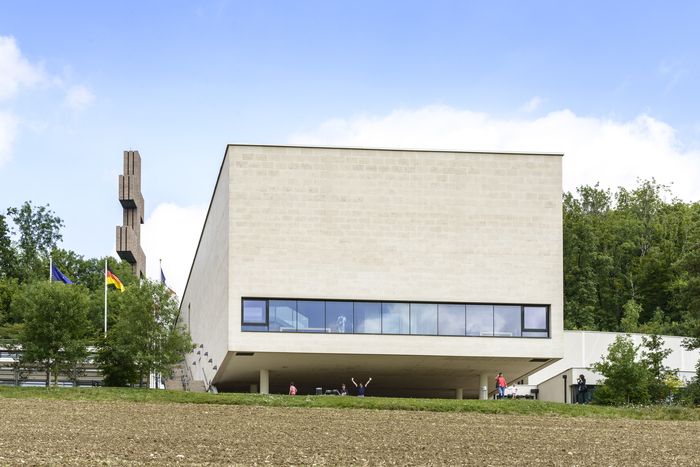 Visitez librement de l'ensemble du Mémorial Charles de Gaulle et découvrez les expositions suivantes :