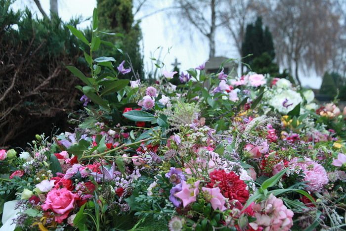 Der Stadtfriedhof Stöcken als Spiegel gesellschaftlichen Wandels in der Großstadt. Rundgang mit Historiker Dr. Peter Schulze und Expertengespräch Dr. Abuthar Ahmadi über muslimische Trauerriten.