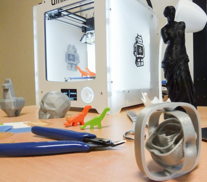 Lors de cet atelier vous pourrez vous initier à la modélisation en 3d puis repartir  avec un objet réalisé grâce à l’imprimante Ultimaker 2Go.