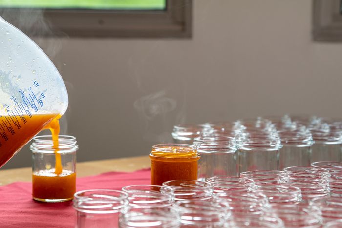 Re-Belle pose ses marmites dans la magnifique cuisine de la Micro Folie de Noisy-le-Sec pour un atelier anti-gaspi, of courge !