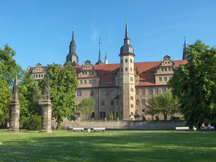 Kurzfristig abgesagt wegen Unwetterwarnung. Bitte vormerken: Die entfallene Führung durch den Schlossgarten Merseburg wird ggf. zum Gartenträume-Picknicktag am 14. Juli wiederholt.