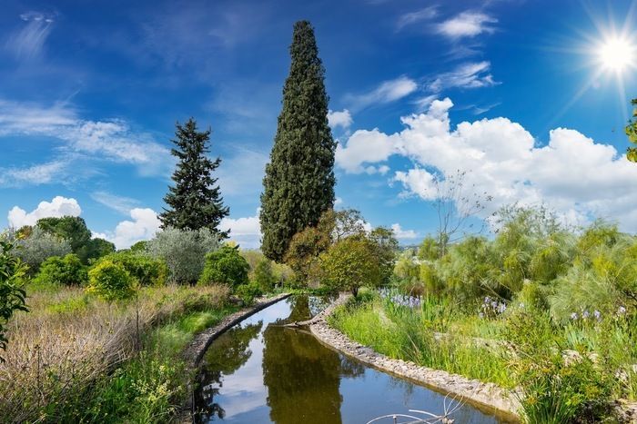 Kommen Sie und entdecken Sie einen interaktiven und multisensorischen Parcours in diesem echten Konservatorium der Duftpflanzen, das mit dem bemerkenswerten Garten ausgezeichnet wurde.