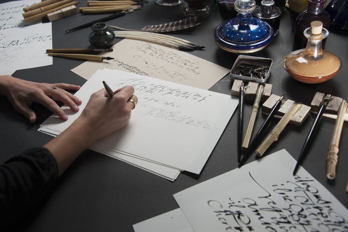 Retour de notre stage en 3 séances pour apprendre la calligraphie avec Christel Llop, un après-midi par mois, le samedi, de janvier à mars 2023.