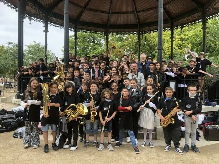 Die Kinder der Schule Lesot B freuen sich, Sie am Freitag, 31\. Mai um 15 Uhr zum Konzert "Bäume in Liedern" im Garten der Pflanzen einzuladen. Die Schüler werden ein Repertoire rund um die ...