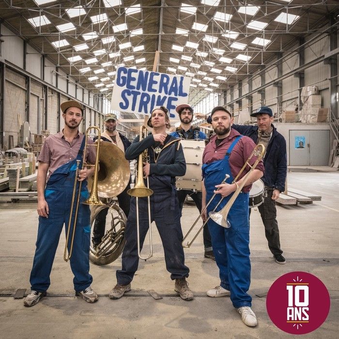 DES MUSICIENS DE SERGENT GARCIA, SAX MACHINE, CEUX QUI MARCHENT DEBOUT... UNE FANFARE À VOUS COUPER LE SOUFFLE !