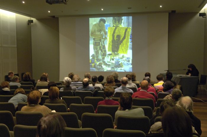 Cette conférence intitulée "Éloge de la folie" par Grégory Vroman entre dans le cadre du cycle de conférences programmées par les Amis du musée La Piscine.