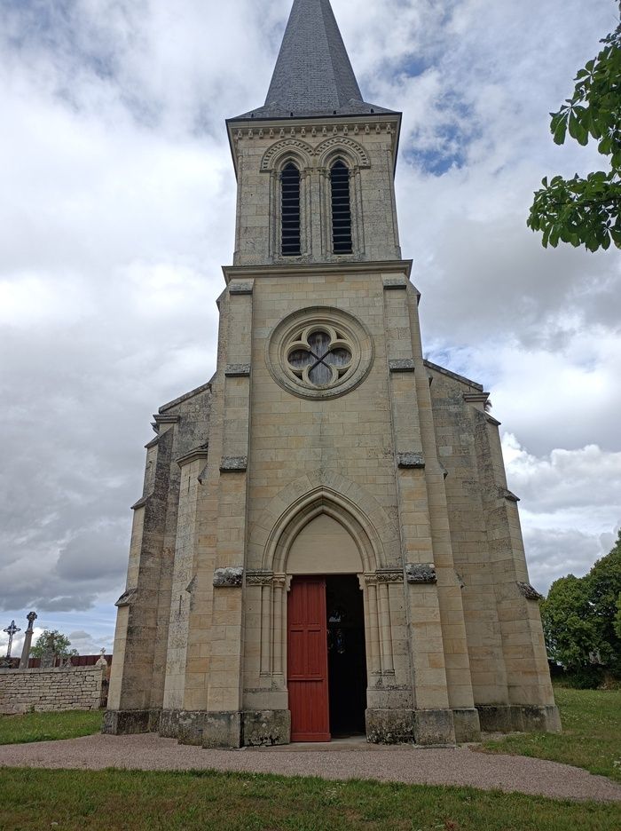 Bruissants jadis de discusions enflammées, le lavoir et l'église d'Echenay sont aujourd'hui silencieux la plupart du temps. Anciens lieux de vie villageoise par excellence, venez revivre leur histoir…