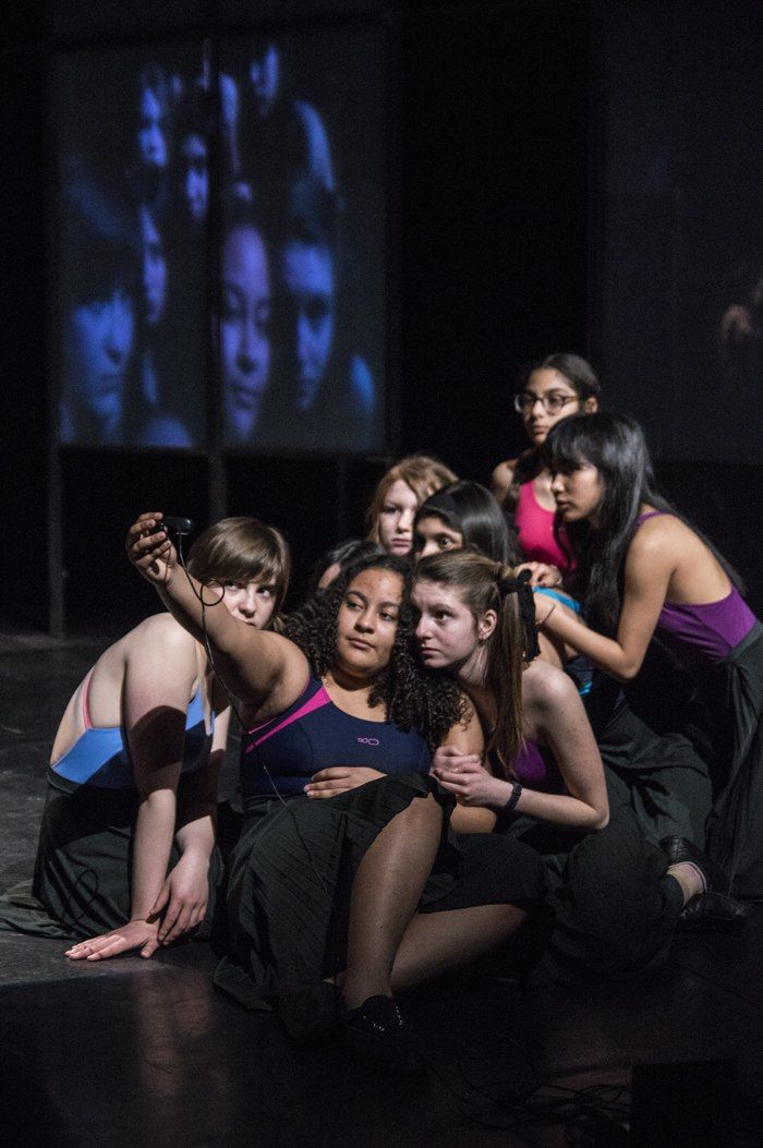 Spectacle de théâtre à partir de 14 ans par la compagnie Ariadne, sur le harcèlement au sein d'une institution réservée aux filles. Durée : 80 mn.