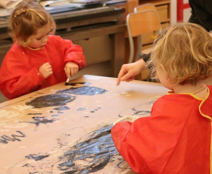 Chaque semaine, en période scolaire, les enfants découvrent ses différentes techniques de création en lien avec l'exposition et les collections du musée.