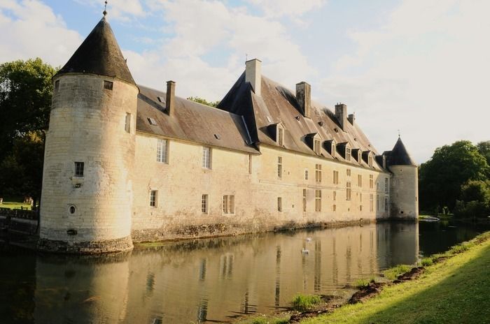 Visitez la demeure historique du grand ambassadeur de François 1er, Jean de Dinteville, ses douves et son parc majestueux.