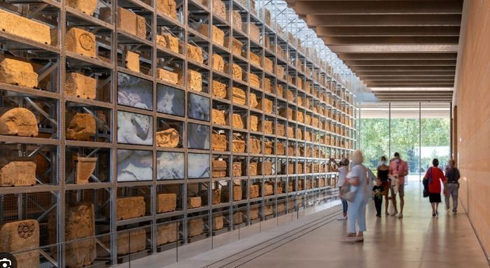 L’exposition « Escale en Méditerranée romaine » présente des carnets de fouille réalisés par les archéologues lors de leurs prospections, notamment durant la fouille d’épaves.