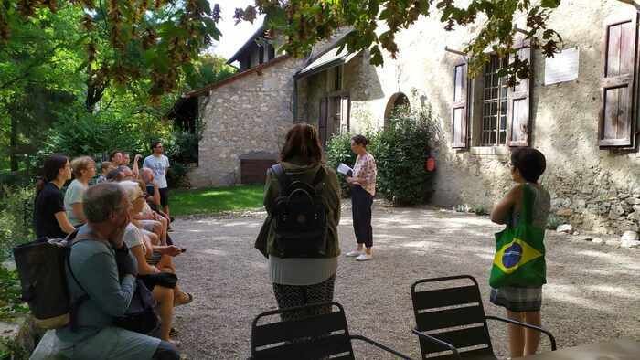 Begeben Sie sich auf die Spuren von Jean-Jacques Rousseau bei einer Führung, die Sie vom Haus der Charmettes zu seinem wunderschönen Garten führt.