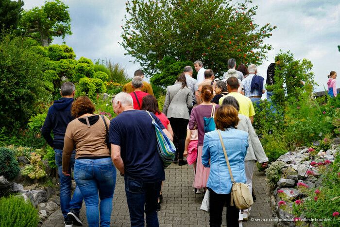 Besuch mit zwei Stimmen: Entdeckung des Schlossgartens der Pyrenäen, Garten von gestern und heute.