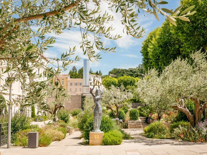 Als in den 2000er Jahren das Viertel St. Martin eingerichtet wurde, beschloss die Stadt, einen Duftgarten am Eingang der Stadt anzubieten. Die Gemeinde wollte einen idyllischen Garten...