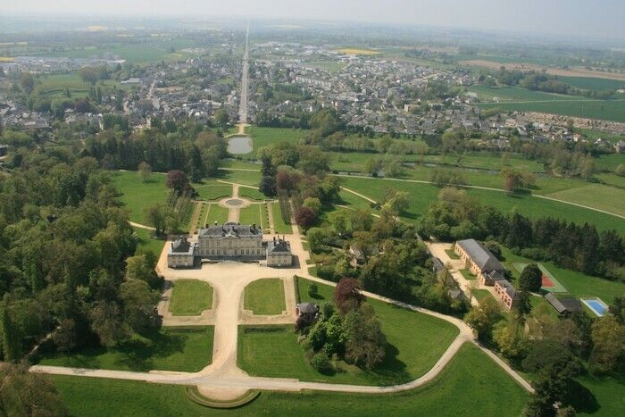 Besuchen Sie die Gärten von Craon Castle