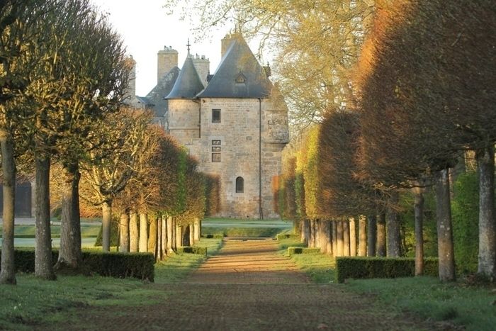 Neoklassizistischer Park "À la Française", entworfen von Achille Duchêne/ Neun Grünfächer, umgeben von 2500 Metern Zauber. Labyrinth aus dem Jahr 2009.