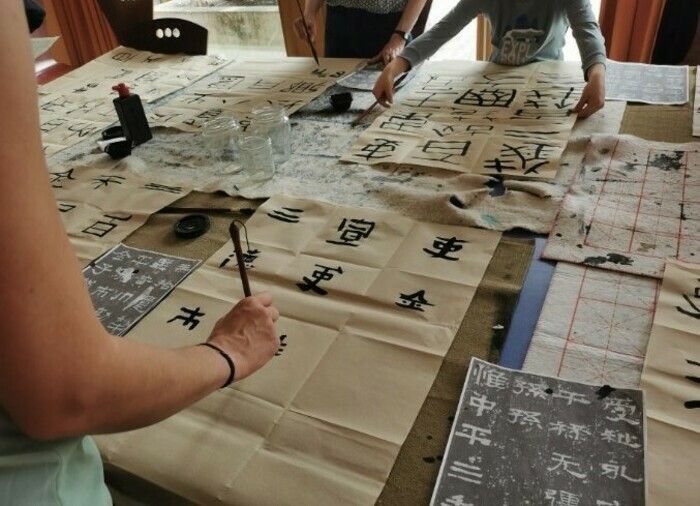 Participez à l'atelier d'initiation à la calligraphie chinoise animé par Songlin Ji, professeur de calligraphie aux Amitiés Franco-Chinoises, diplômé de l’École Supérieure d'Art de Tourcoing.