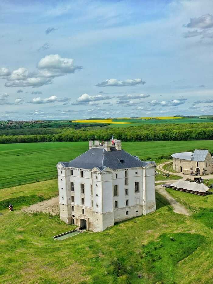 Als architektonisches Meisterwerk der Renaissance ist das Schloss Maulnes das einzige fünfeckige Schloss in Frankreich.