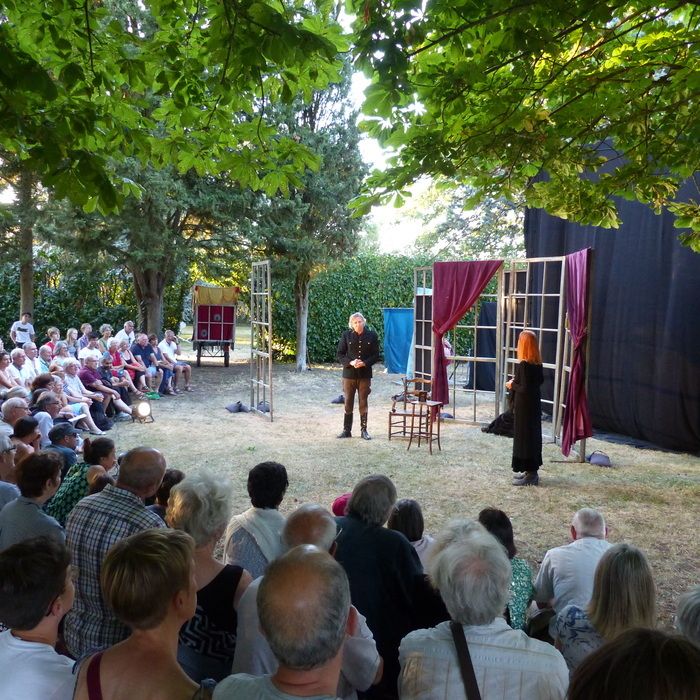 Die Compagnie Bois Ton Thé bietet zwei Shows an: "Der Trichter" und "Die Äpfel" von Catherine Crouvizier.