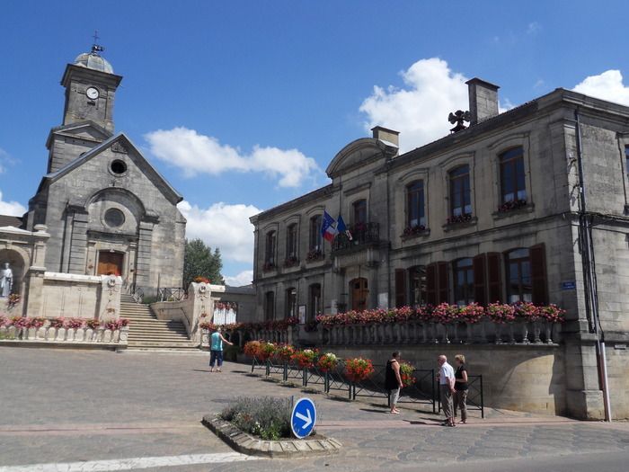 Découvrez l'église Saint-Louvent. Cette visite au sein de l'église vous plongera dans le coeur de l'Histoire de la Haute-Marne.