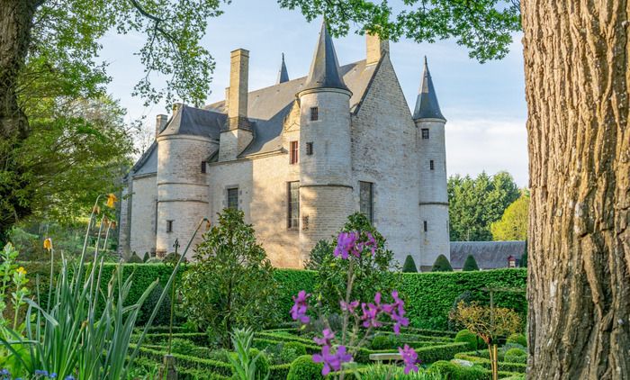 Die galanten Gärten des Château de Hac lassen sich bei den Rendez-Vous aux Jardins entdecken. Diese nationale Veranstaltung ist eine Gelegenheit für alle, den Garten neben dem Schloss zu entdecken...