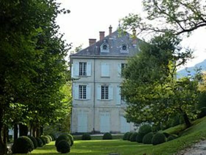 Park von 10 Hektar: außergewöhnliche Themen, Terrassen vom Ende des 18\. Jahrhunderts, Gewächshäuser, Pavillon, großer englischer Garten im 19\. Jahrhundert, Wasserfälle.