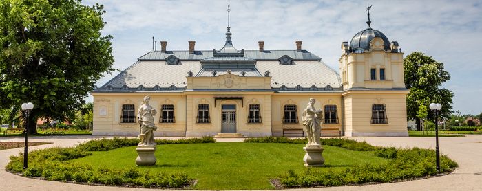 A "Légy ott a kertben!" keretében a Halász-kastély parkja ingyen látogatható. A vendégeket kvíz játék várja, amelynek sikeres megoldása esetén meglepetés ajándék is jár.