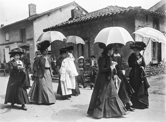 Cette conférence est l’occasion de présenter l'ouvrage "Photographier la bourgeoisie rurale à la Belle Époque. Le regard de Joseph Mauran", paru aux éditions Privat en 2022.