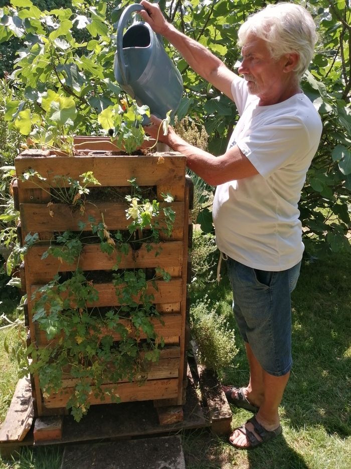 Die Besucher werden sehen, wie die alten Gartenpraktiken vorteilhaft durch Praktiken ersetzt wurden, die das Leben des Bodens garantieren: