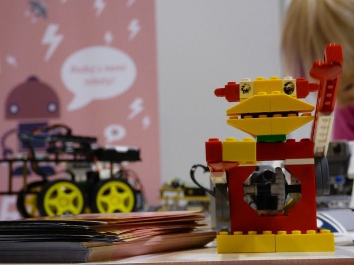 Un atelier pour accompagner les enfants dans leurs démarches et apprentissages en robotique.Une animation autour de l'opération "Le mois du numérique"