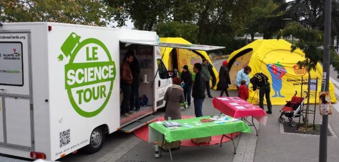 Les animatrices des Petits Débrouillards vous propose de venir expérimentez, manipuler et débattre autour de la thématique des Déchets dans notre labo-mobile: Edgar, le cam'tar du Science Tour