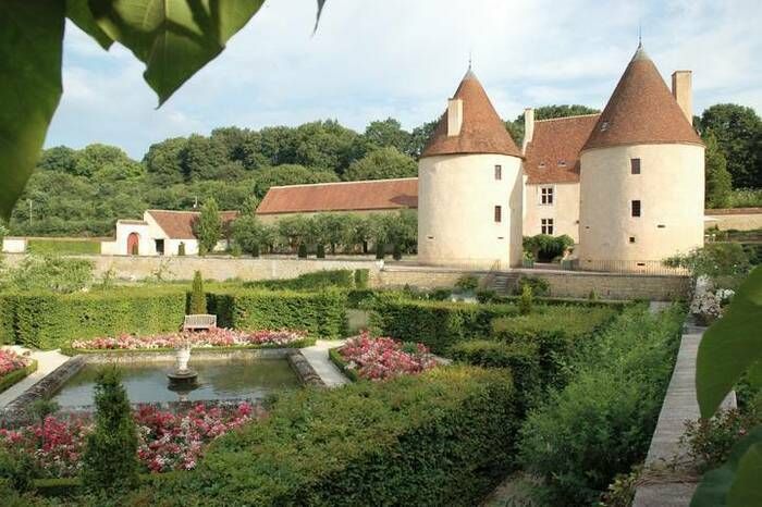 À l'occasion des Rendez-vous aux jardins, venez visiter les jardins du château de Corbelin et découvrir une exposition de Christophe Nancay, sculpteur. Il sera également possible pour vour de pique-n…