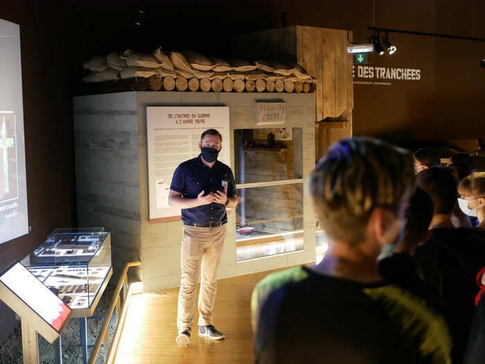 Avec un guide du Musée de la Bataille de Fromelles, découvrez la bataille, les recherches archéologiques et l'histoire des soldats disparus lors de cette visite guidée de l'exposition permanente.