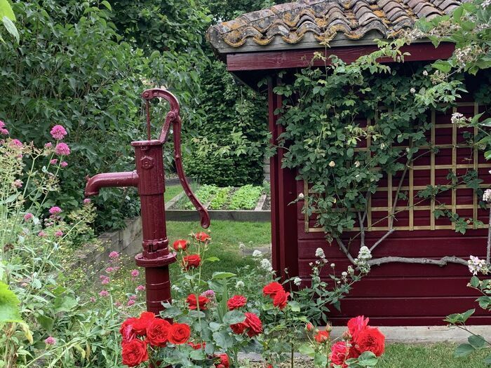 Ausstellung von Werken aus Terrakotta im Zusammenhang mit den 5 Sinnen im Garten, von Françoise Souchet.