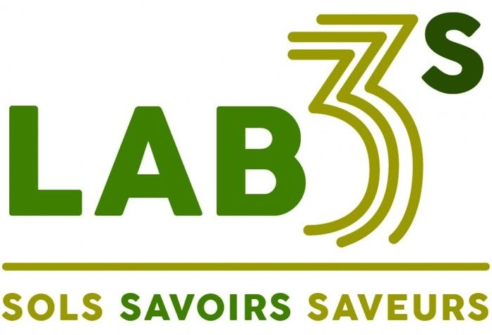 Les associations locales, chercheurs agronomes et pédologues, les coordinateurs du Lab3S (Sols-Savoirs-Saveurs) viennent présenter et discuter de leurs actions.