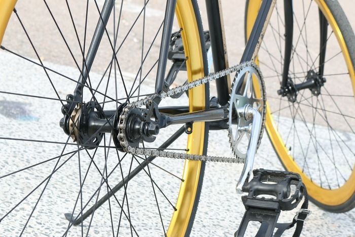 Venez faire diagnostiquer votre vélo, traditionnel ou électrique, grâce aux conseils de professionnels. Vous apprendrez les bons gestes pour le réparer chez vous.