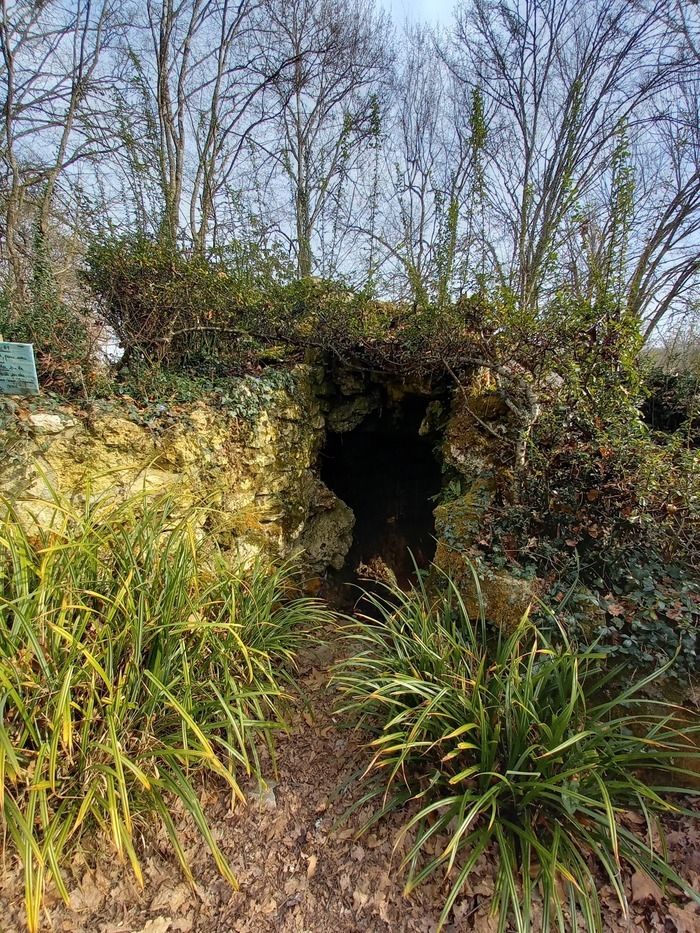 Entdeckungsreise, erwachende Sinne, zwischen Gartengeschichten und Landschaftslesungen, in Partnerschaft mit der Gemeindebibliothek von Laroque-Timbaut (Abfahrt der Bibliothek um 10 Uhr).