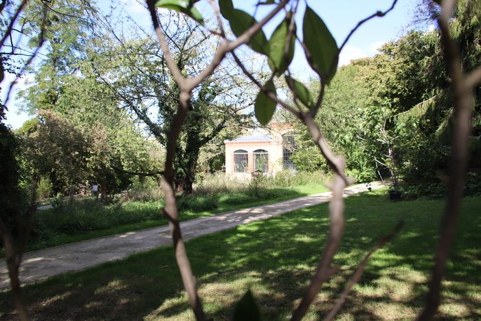 Anlässlich der «Rendez-vous aux jardins» öffnet das Maison de l'Environnement am Samstag, 1\. Juni 2024, die Türen des Jardin de l'Orangerie.